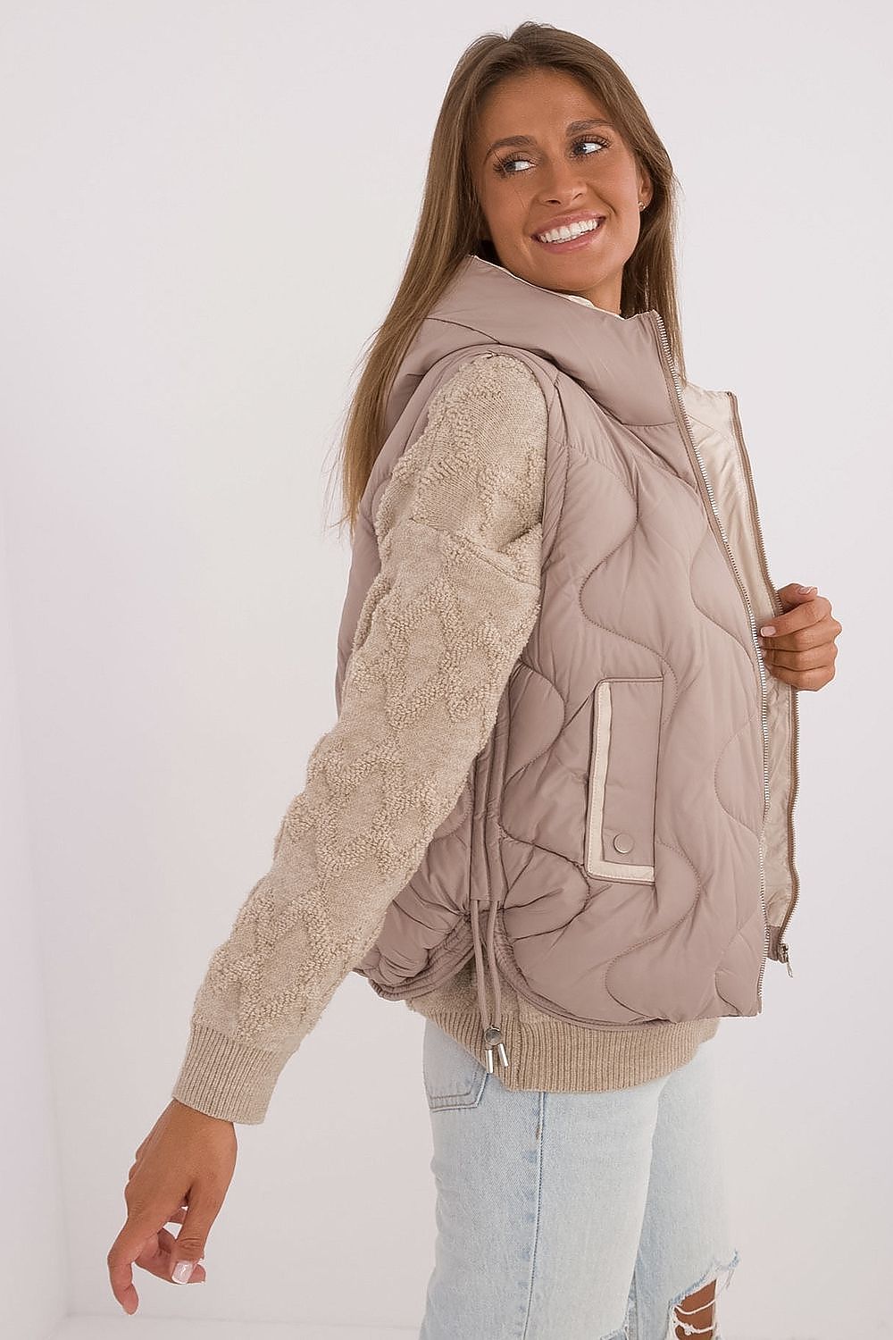 Oppdag vårt utvalg av stilfulle Beige Vest MBM til dame i ulike størrelser og kvalitetsmaterialer – perfekte til jobb; fritid og alle dager. Rask levering og gode priser hos MS Stylehaven. se mer!