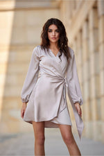 Catlin – sateng Minikjole av Roco Fashion fra MS StyleHaven, størrelse 34, med long, bukselengde long, kjolelengde mini, kjolestil wrap; a-line