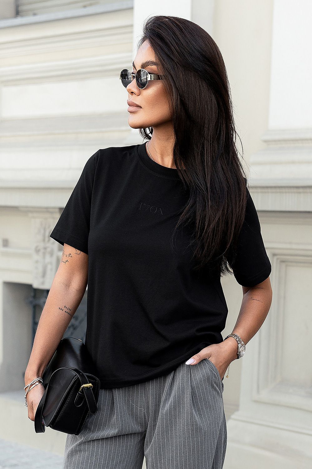 T-skjorte IVON til dame fra MS StyleHaven, laget av Bomull, farge Svart, størrelse XS, med short ermer, perfekt til dress