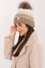 Oppdag vårt utvalg av stilfulle Beige 2 Cap Rue Paris til dame i ulike størrelser og kvalitetsmaterialer – perfekte til jobb; fritid og alle dager. Rask levering og gode priser hos MS Stylehaven. se mer!