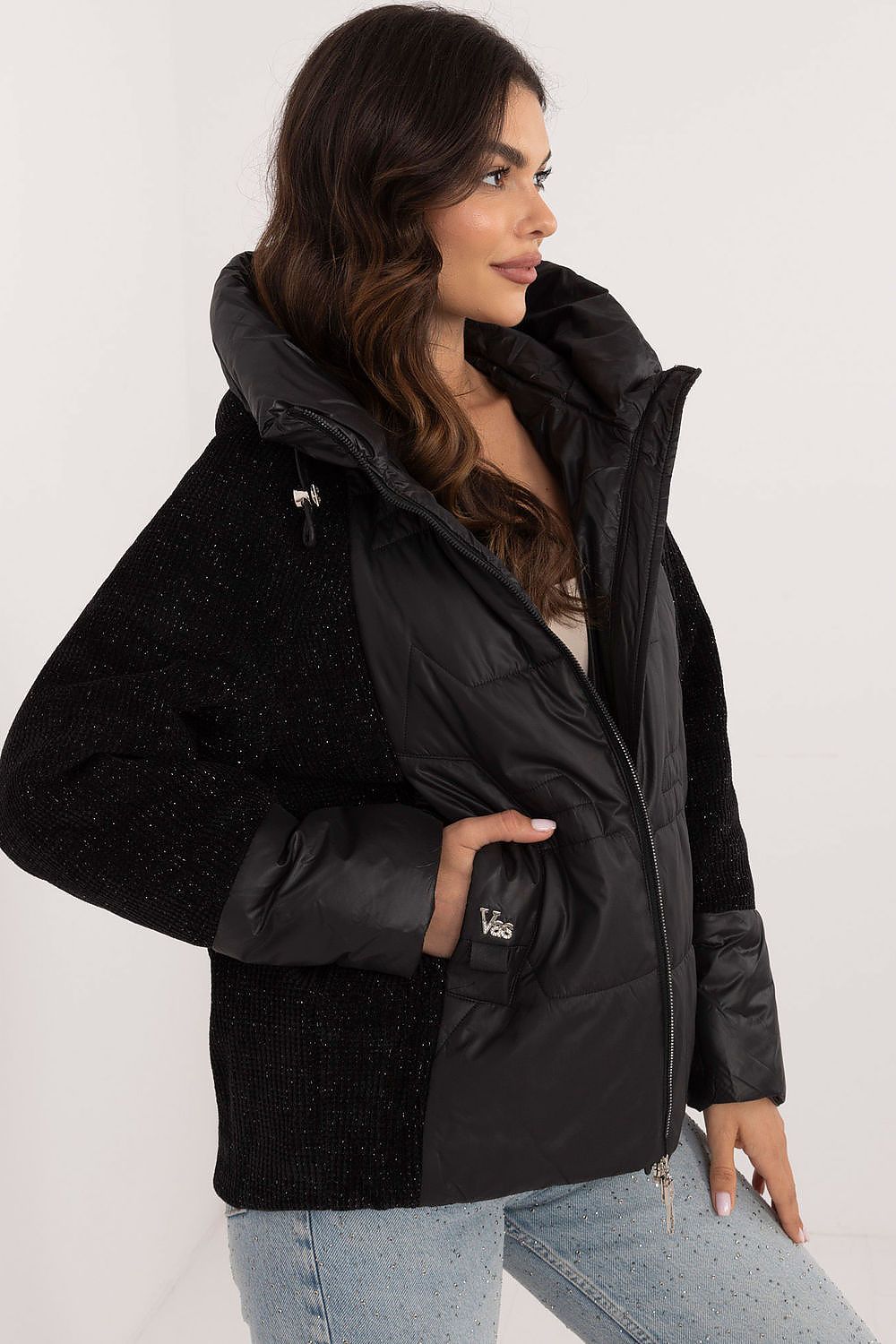 Oppdag vårt utvalg av stilfulle Svart Jakke MBM til dame i ulike størrelser og kvalitetsmaterialer – perfekte til jobb, fritid og alle dager. Rask levering og gode priser hos MS Stylehaven. se mer!