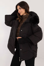 Oppdag vårt utvalg av stilfulle Svart Jakke MBM til dame i ulike størrelser og kvalitetsmaterialer – perfekte til jobb, fritid og alle dager. Rask levering og gode priser hos MS Stylehaven. se mer!