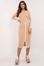 Oppdag vårt utvalg av stilfulle Beige Sett - Relevance til dame i ulike størrelser og kvalitetsmaterialer – perfekte til jobb, fritid og alle dager. Rask levering og gode priser hos MS Stylehaven. se mer!