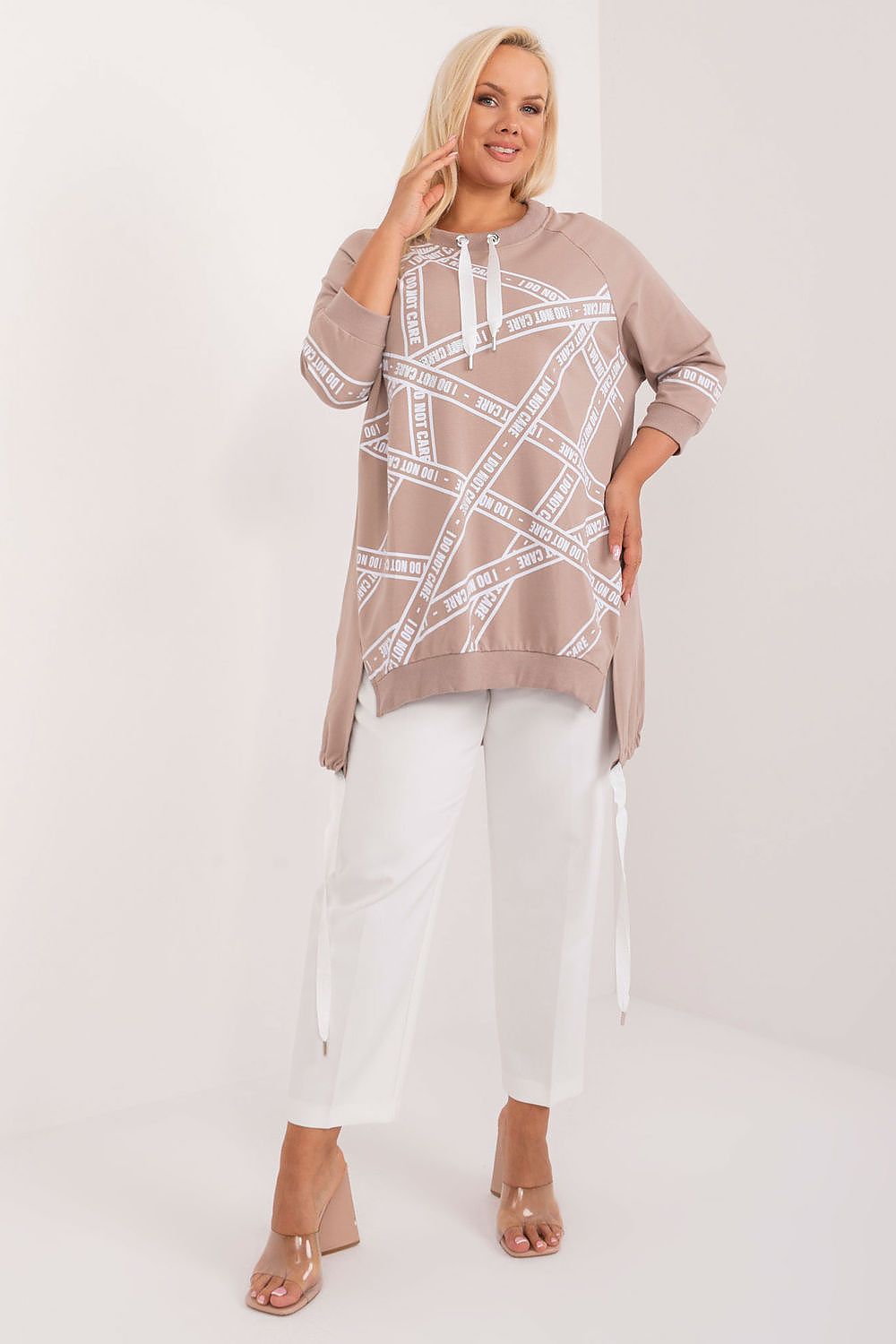 Oppdag vårt utvalg av stilfulle  Plus size bluse - Relevance til dame i ulike størrelser og kvalitetsmaterialer – perfekte til jobb, fritid og alle dager. Rask levering og gode priser hos MS Stylehaven. se mer!