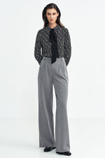 Oppdag vårt utvalg av stilfulle Svart Langermet skjorte Nife til dame i ulike størrelser og kvalitetsmaterialer – perfekte til jobb, fritid og alle dager. Rask levering og gode priser hos MS Stylehaven. se mer!