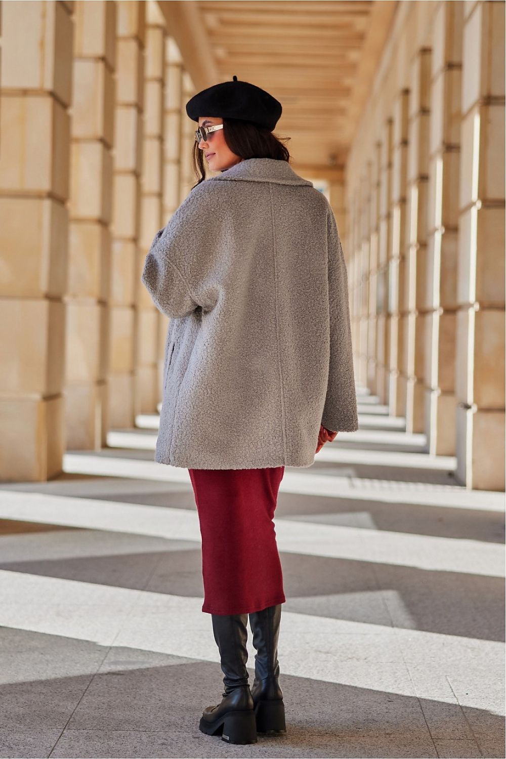 Oppdag vårt utvalg av stilfulle Grå Jakke Roco Fashion til dame i ulike størrelser og kvalitetsmaterialer – perfekte til jobb; fritid og alle dager. Rask levering og gode priser hos MS Stylehaven. se mer!