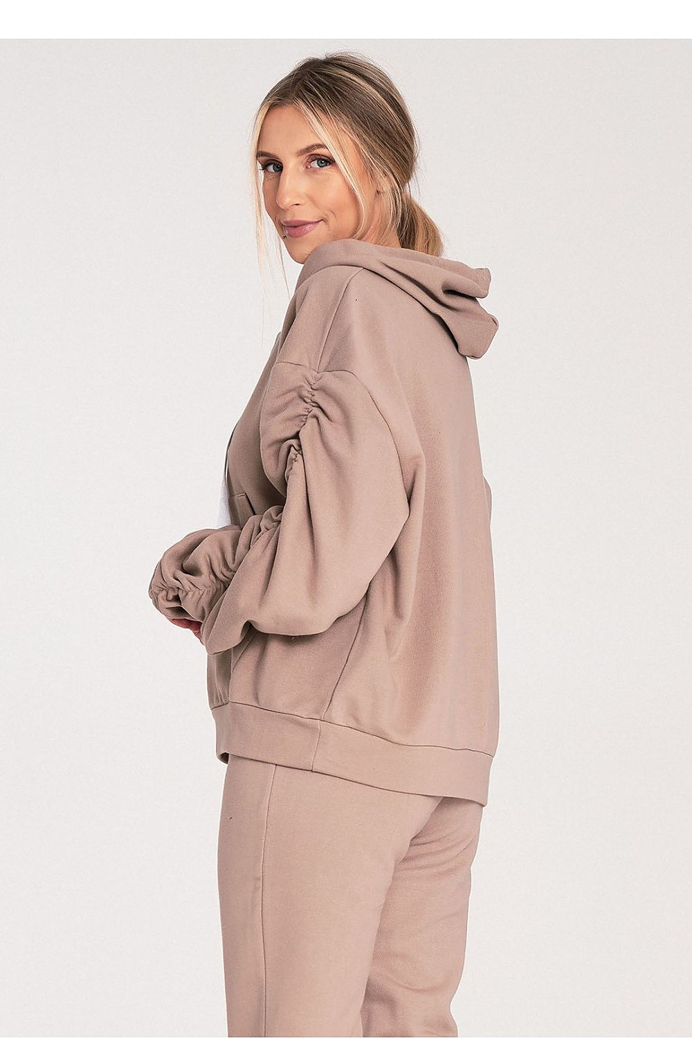 Oppdag vårt utvalg av stilfulle Beige Genser - Figl til dame i ulike størrelser og kvalitetsmaterialer – perfekte til jobb; fritid og alle dager. Rask levering og gode priser hos MS Stylehaven. se mer!