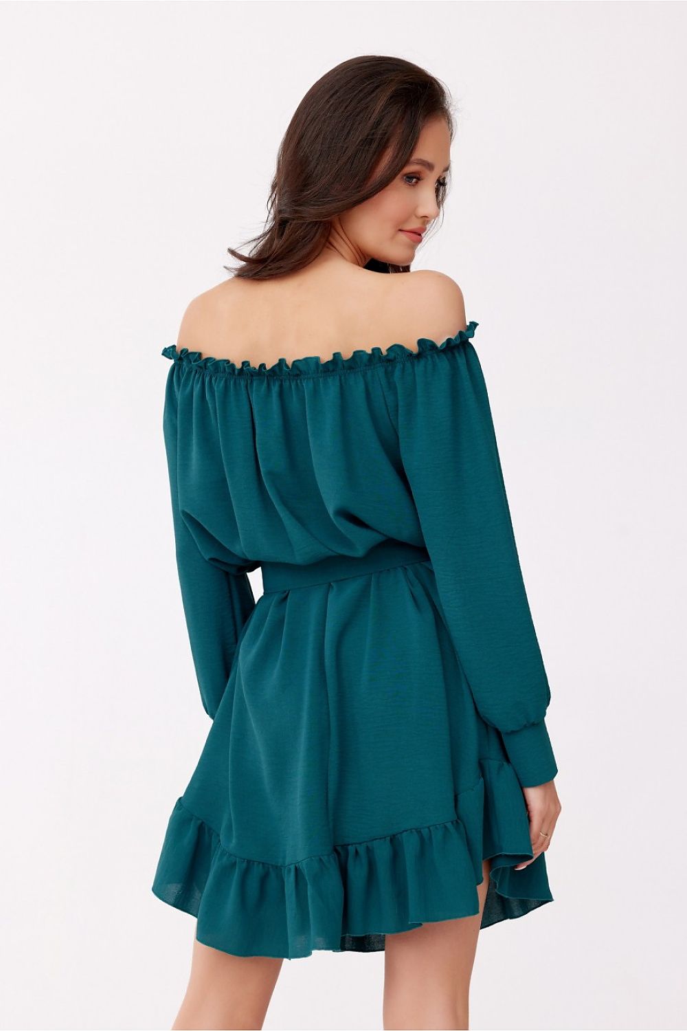 Lett trapesekjole med spansk utringning og volangkant - Roco Fashion fra MS StyleHaven, størrelse S/M, med long, bukselengde long, kjolelengde midi; knee, kjolestil a-line