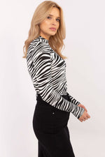Wild Charm Bluse – Stilig bluse med dyreprint til dame fra MS StyleHaven, størrelse M, med long, bukselengde long, kjolelengde maxi, kjolestil gown; sheath