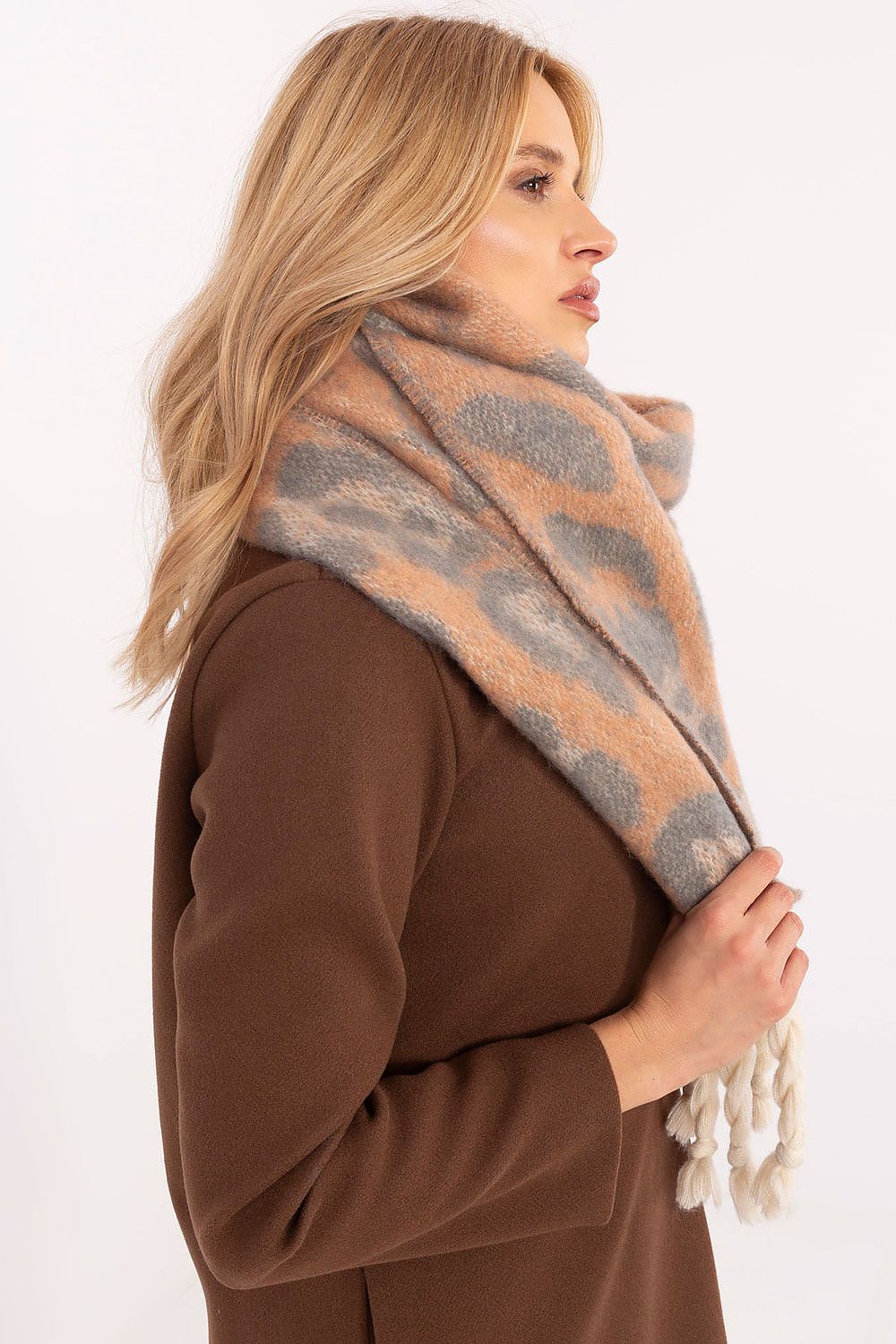 Oppdag vårt utvalg av stilfulle  Sjal - AT til dame i ulike størrelser og kvalitetsmaterialer – perfekte til jobb; fritid og alle dager. Rask levering og gode priser hos MS Stylehaven. se mer!