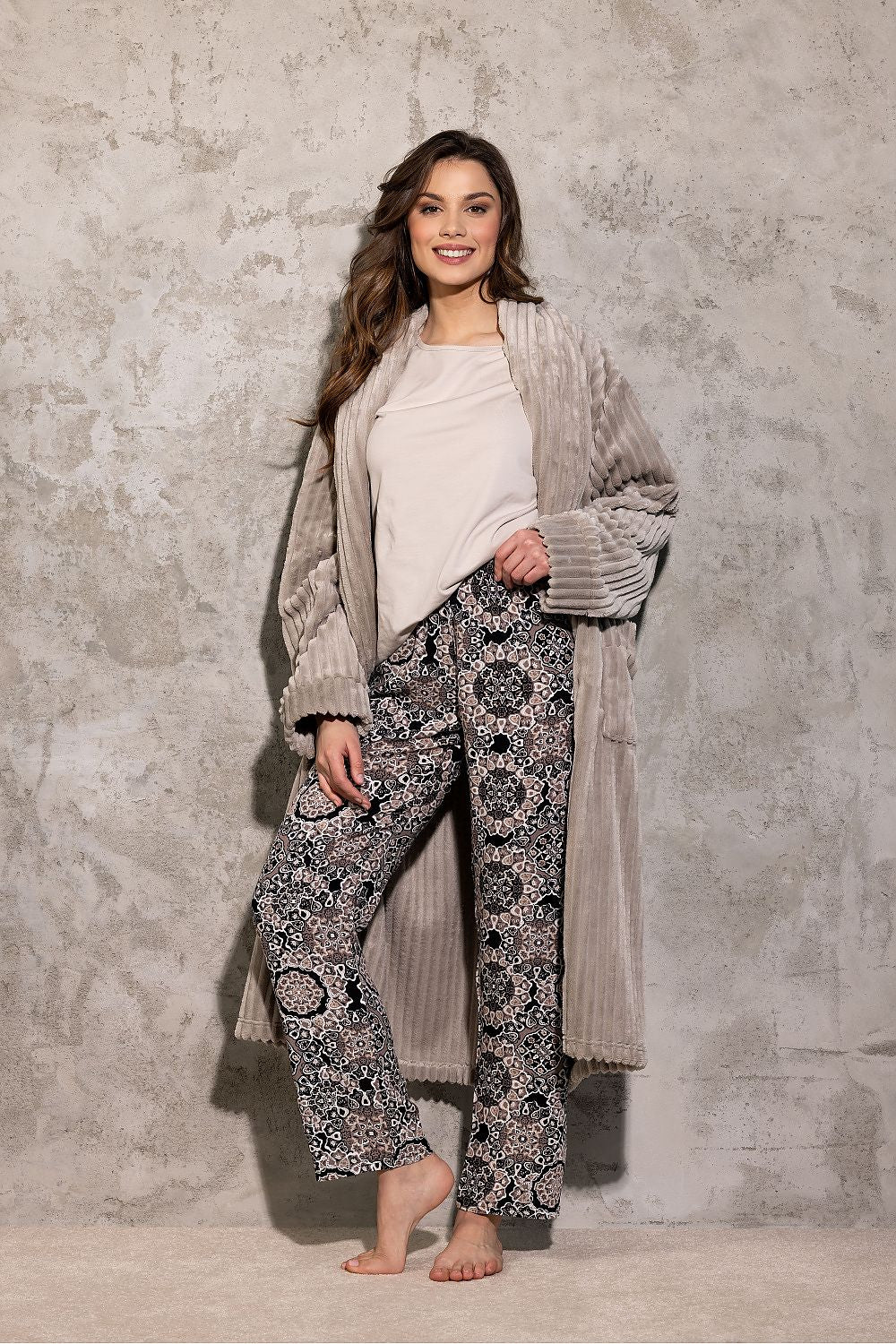 Pyjamas Momenti Per Me til dame fra MS StyleHaven, laget av Bomull; Viskose, farge beige, størrelse L, med sleeveless ermer, perfekt til casual; dress