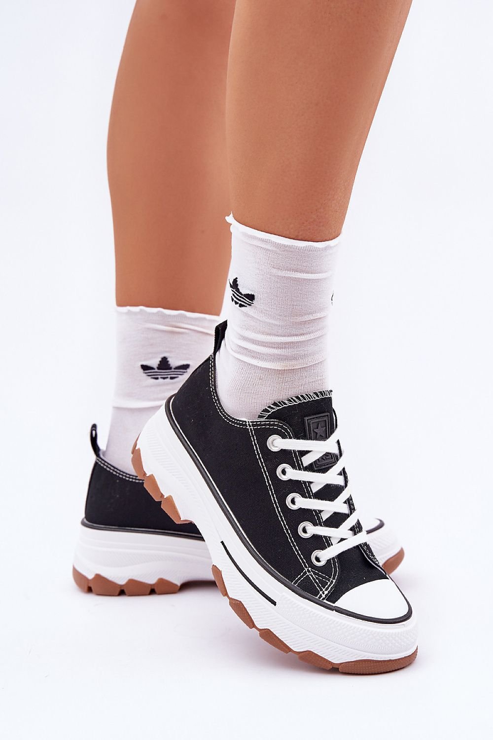 Vera Sneakers til dame til dame fra MS StyleHaven, laget av Viskose; polyester; Polyamid, med detaljer i canvas, farge Svart, størrelse 36, med long ermer, hælhøyde flat; low, skostørrelse 36; 37; 38; 39; 40; 41, perfekt til casual