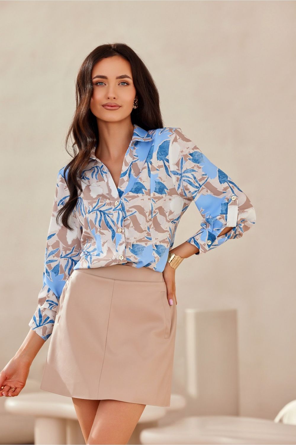Classic V-Neck-skjorte – Roco Fashion fra MS StyleHaven, størrelse 40, med long, bukselengde long, kjolelengde maxi, kjolestil sheath