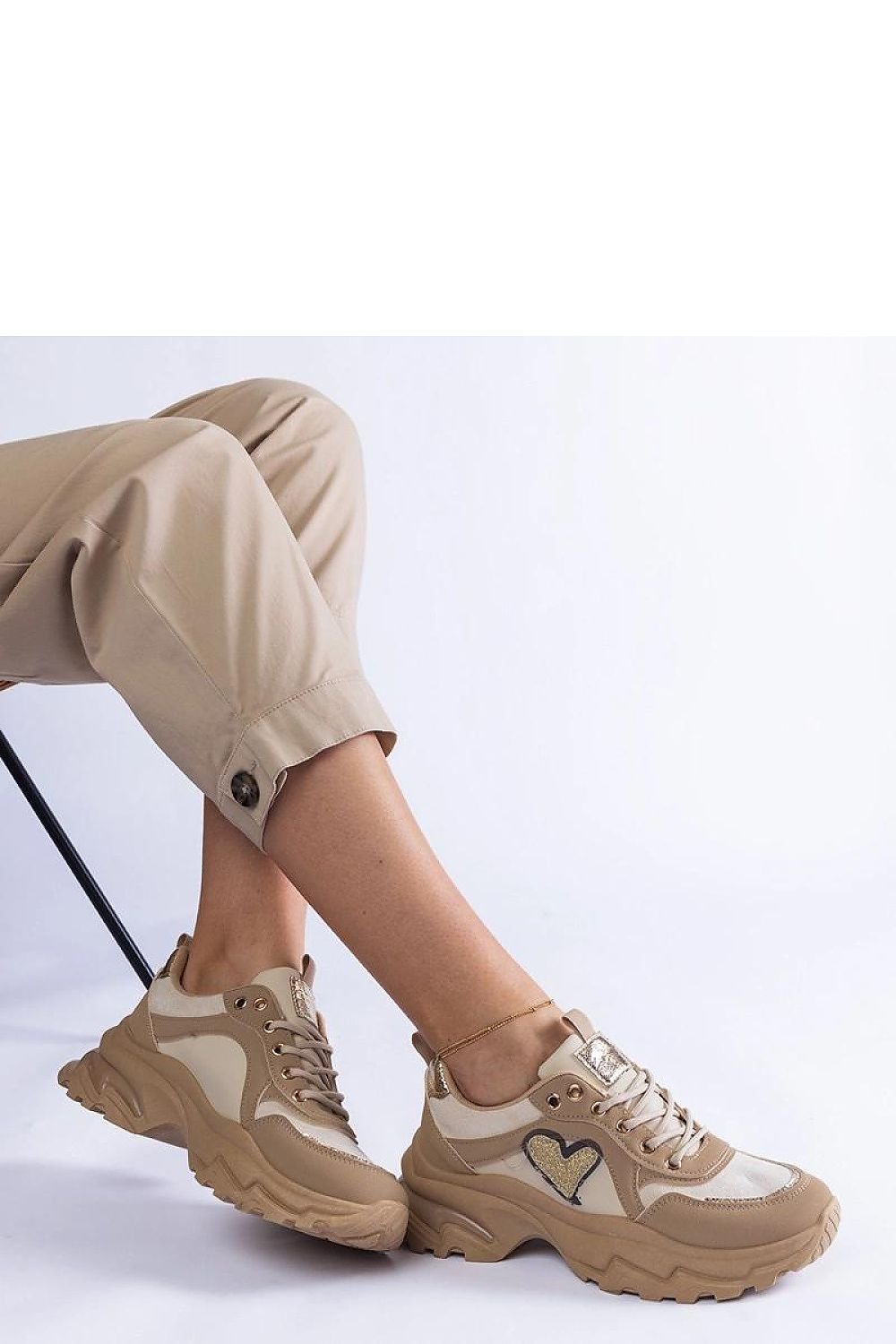 Martinez brune plattformsneakers med hjerte til dame til dame fra MS StyleHaven, laget av Viskose; polyester; Polyamid, med detaljer i faux-leather; rubber; canvas; synthetic, farge Brun, størrelse 36, med long ermer, hælhøyde low; flat, skostørrelse 36; 37; 38; 39; 40; 41, perfekt til casual