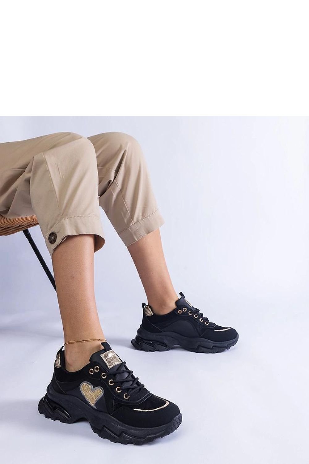Martinez brune plattformsneakers med hjerte til dame til dame fra MS StyleHaven, laget av Viskose; polyester; Polyamid, farge Svart, størrelse 37, med long ermer, perfekt til casual