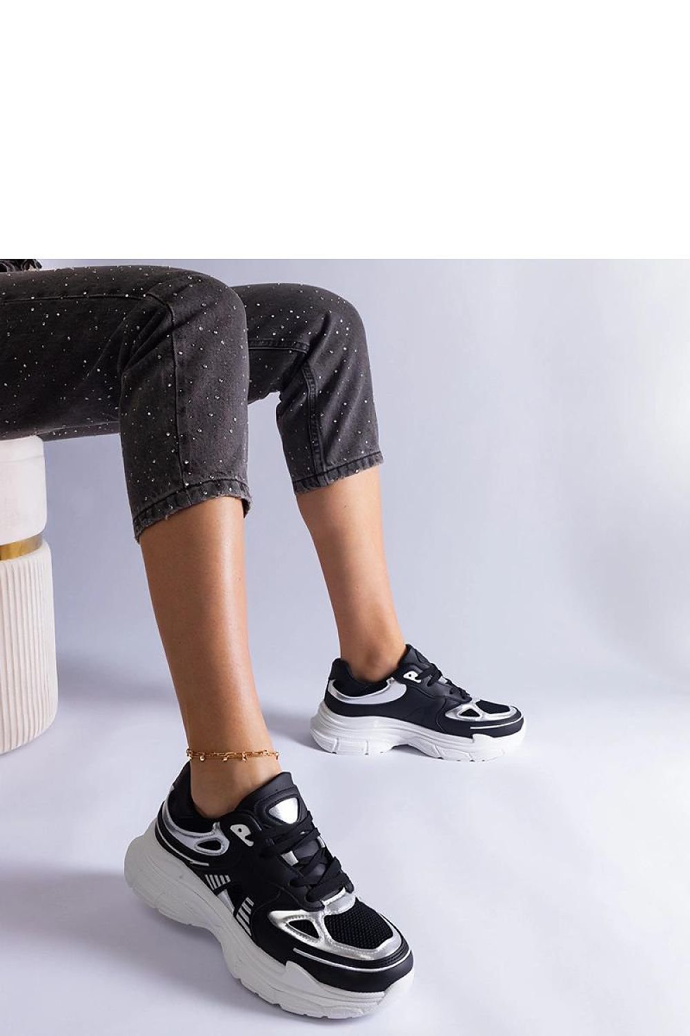 Gaytan Hurtado svarte dame sneakers til dame fra MS StyleHaven, laget av Viskose; polyester; Polyamid, med detaljer i synthetic; rubber, farge Svart, størrelse 36, med long ermer, hælhøyde low; flat, skostørrelse 36; 37; 38; 39; 40; 41, perfekt til casual; dress