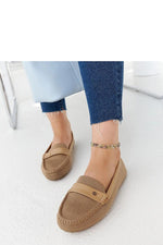 Oppdag vårt utvalg av stilfulle Brun Mokassin Solea til dame i ulike størrelser og kvalitetsmaterialer – perfekte til jobb, fritid og alle dager. Rask levering og gode priser hos MS Stylehaven. se mer!