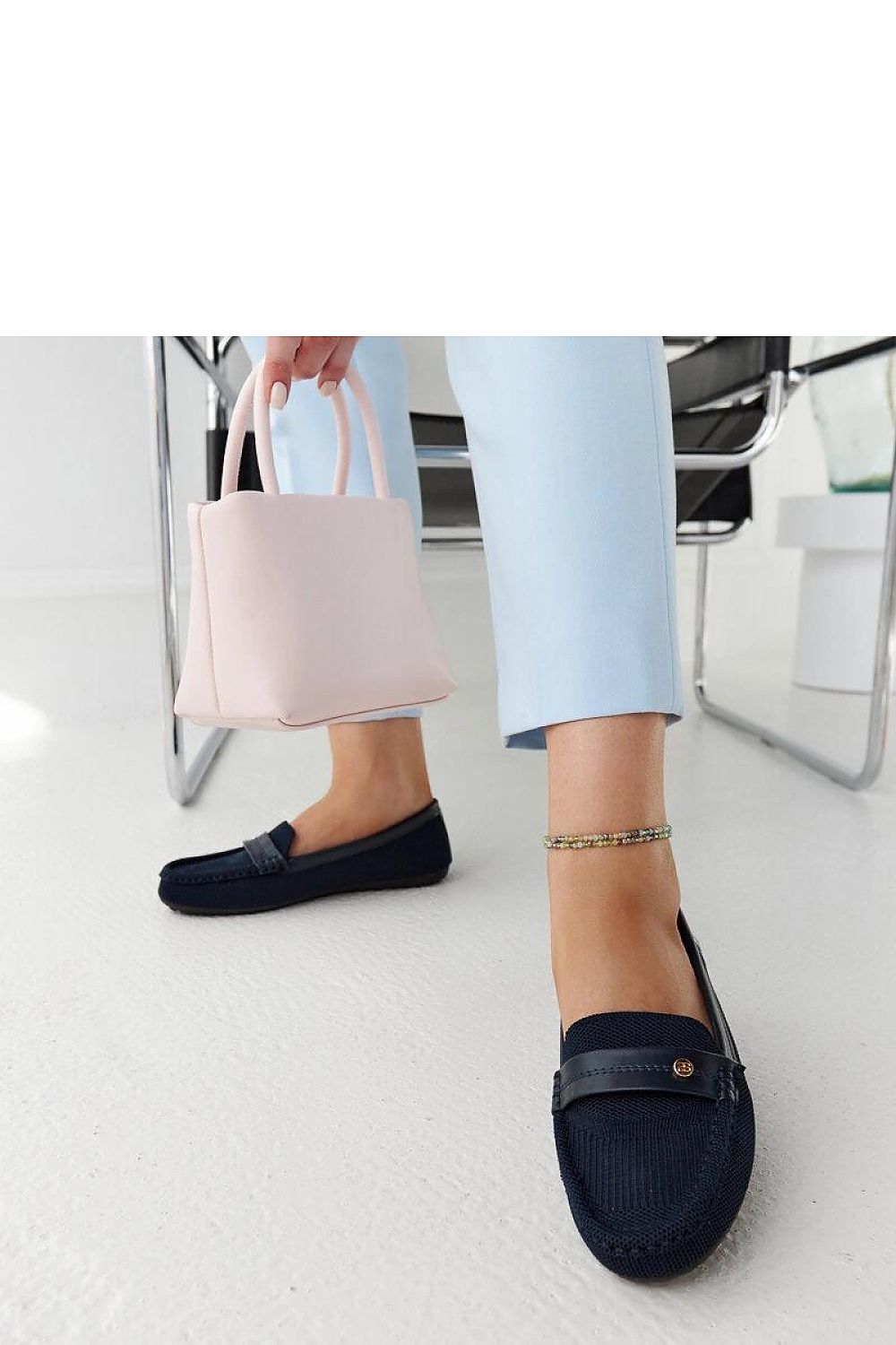 Oppdag vårt utvalg av stilfulle Blå Mokassin Solea til dame i ulike størrelser og kvalitetsmaterialer – perfekte til jobb, fritid og alle dager. Rask levering og gode priser hos MS Stylehaven. se mer!