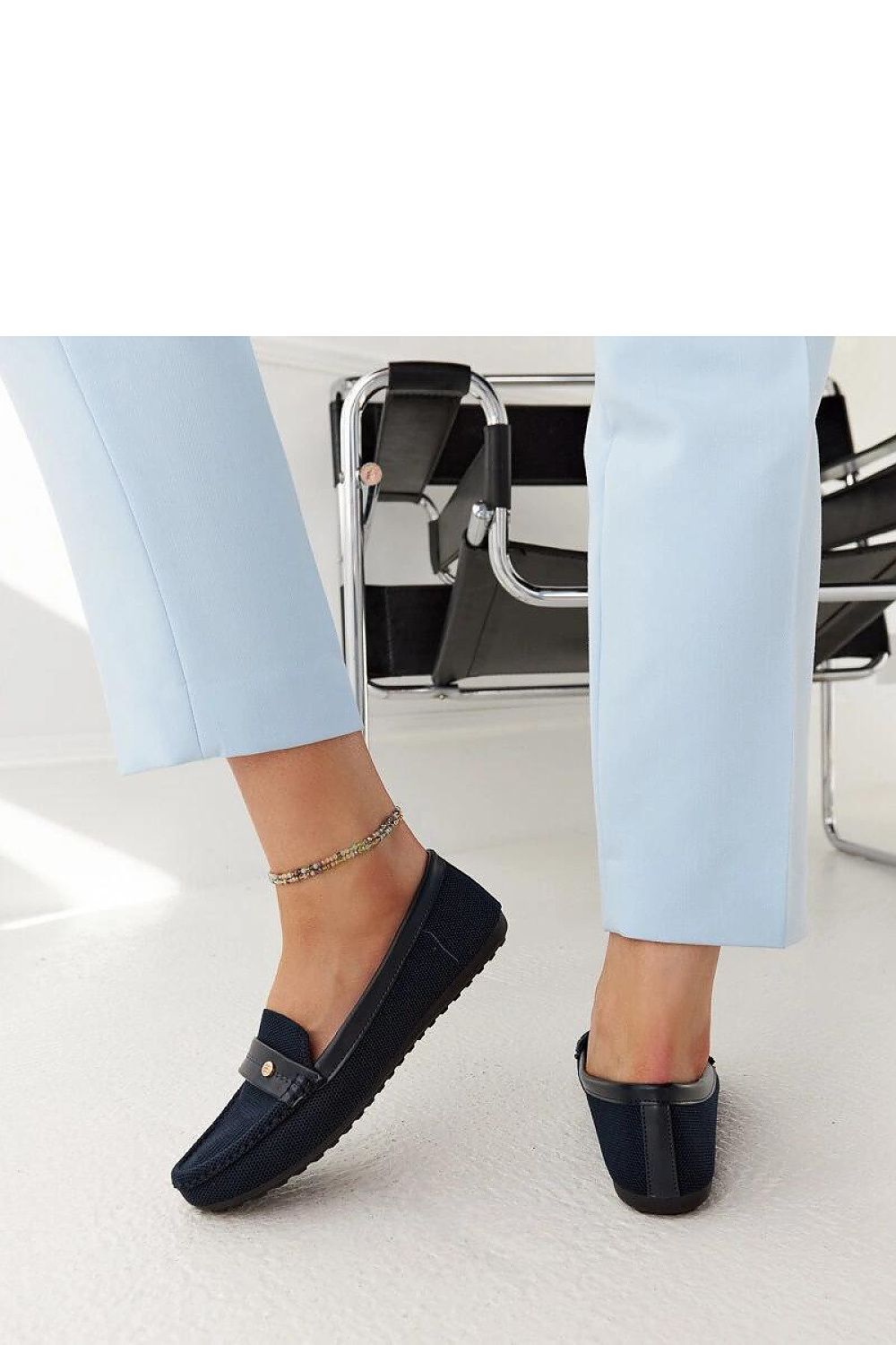 Oppdag vårt utvalg av stilfulle Blå Mokassin Solea til dame i ulike størrelser og kvalitetsmaterialer – perfekte til jobb, fritid og alle dager. Rask levering og gode priser hos MS Stylehaven. se mer!