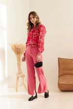 Oppdag vårt utvalg av stilfulle Svart 2 Mokassin Solea til dame i ulike størrelser og kvalitetsmaterialer – perfekte til jobb, fritid og alle dager. Rask levering og gode priser hos MS Stylehaven. se mer!