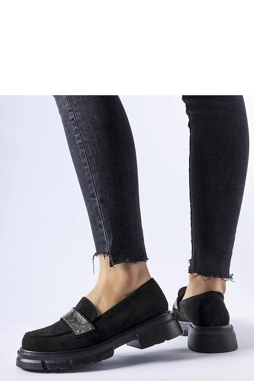 Oppdag vårt utvalg av stilfulle Svart Mokassin Solea til dame i ulike størrelser og kvalitetsmaterialer – perfekte til jobb, fritid og alle dager. Rask levering og gode priser hos MS Stylehaven. se mer!