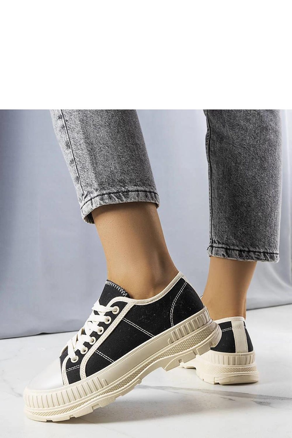 Nichole svart Platform dame Sneakers – Trendy Urban Style til dame fra MS StyleHaven, laget av Viskose; polyester; Polyamid, farge Svart, størrelse 38, med long ermer, perfekt til casual