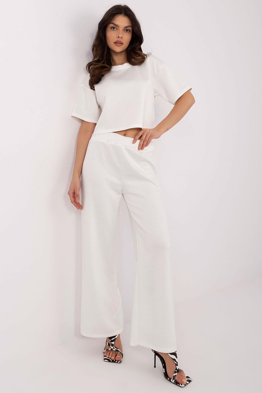 Oppdag vårt utvalg av stilfulle Beige Sett Italia Moda til dame i ulike størrelser og kvalitetsmaterialer - perfekte til jobb, fritid og alle dager. Rask levering og gode priser hos MS Stylehaven. se mer!