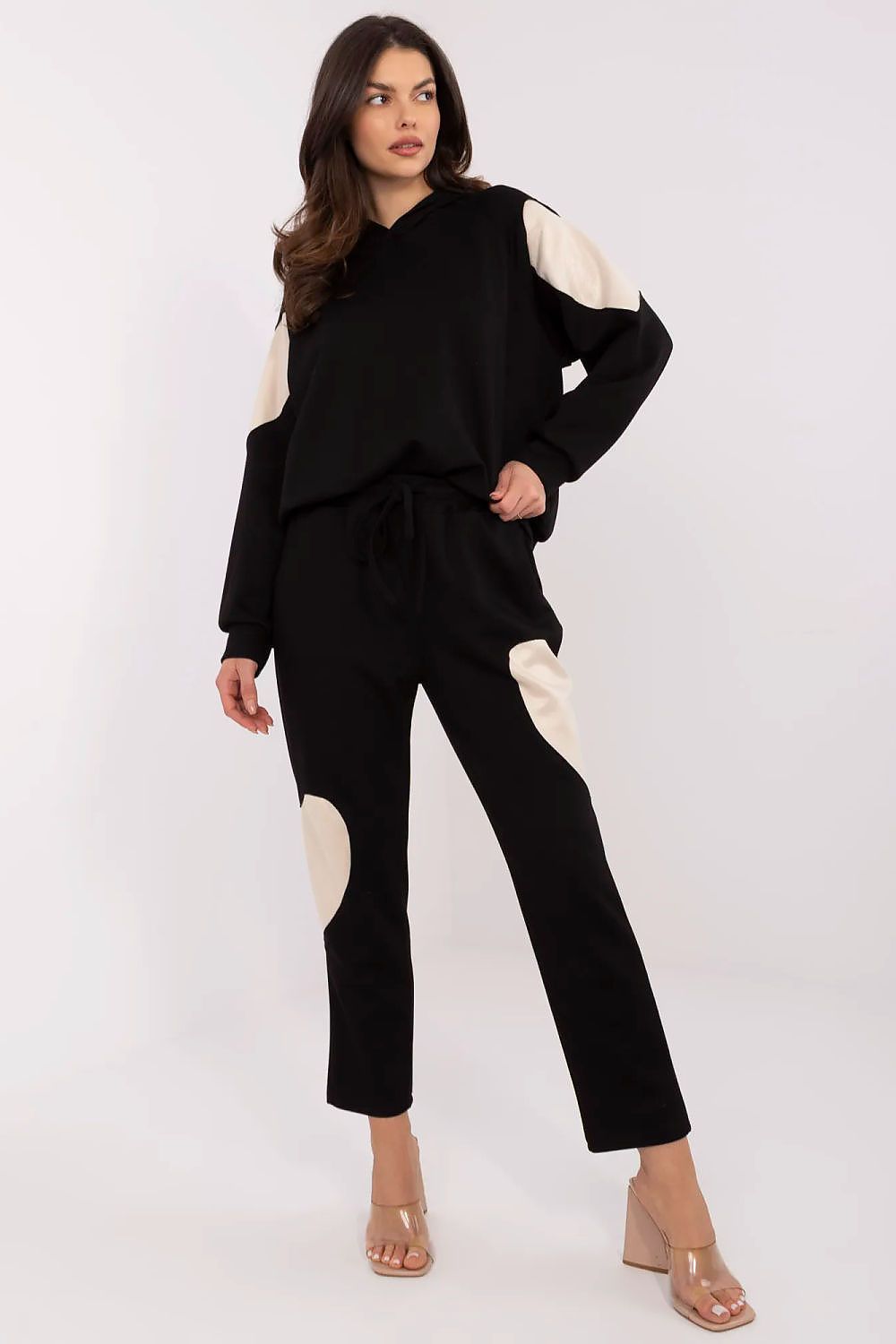 Oppdag vårt utvalg av stilfulle Svart Sett Italia Moda til dame i ulike størrelser og kvalitetsmaterialer - perfekte til jobb, fritid og alle dager. Rask levering og gode priser hos MS Stylehaven. se mer!