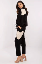 Oppdag vårt utvalg av stilfulle Beige Sett Italia Moda til dame i ulike størrelser og kvalitetsmaterialer – perfekte til jobb, fritid og alle dager. Rask levering og gode priser hos MS Stylehaven. se mer!