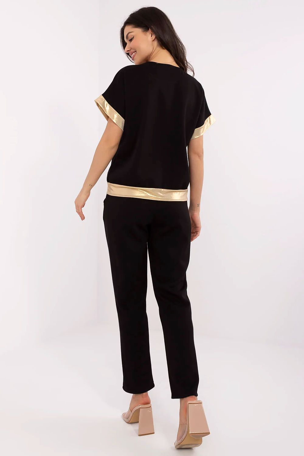 Oppdag vårt utvalg av stilfulle Rosa Sett Italia Moda til dame i ulike størrelser og kvalitetsmaterialer – perfekte til jobb, fritid og alle dager. Rask levering og gode priser hos MS Stylehaven. se mer!