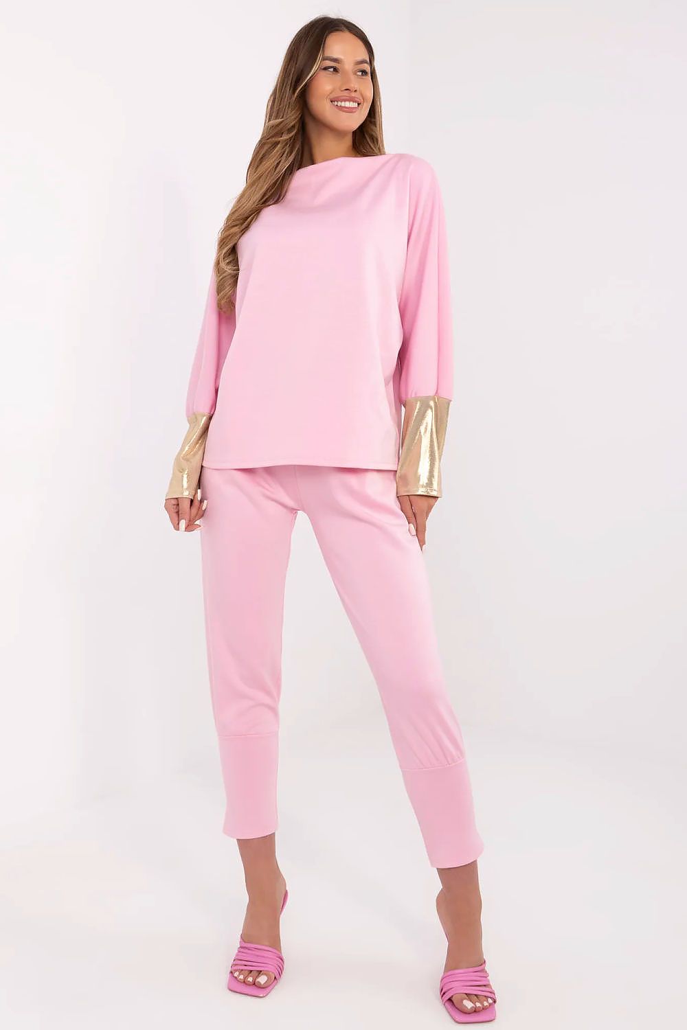 Oppdag vårt utvalg av stilfulle Rosa Sett Italia Moda til dame i ulike størrelser og kvalitetsmaterialer - perfekte til jobb, fritid og alle dager. Rask levering og gode priser hos MS Stylehaven. se mer!