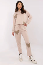 Oppdag vårt utvalg av stilfulle Beige Sett Italia Moda til dame i ulike størrelser og kvalitetsmaterialer – perfekte til jobb, fritid og alle dager. Rask levering og gode priser hos MS Stylehaven. se mer!