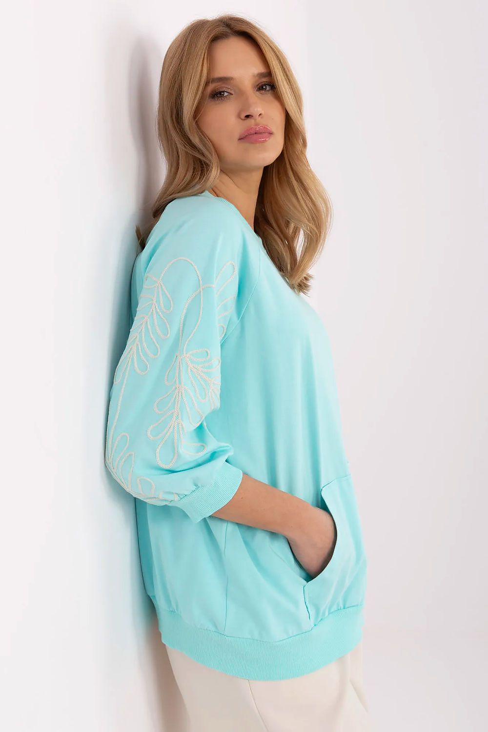 Oppdag vårt utvalg av stilfulle  Genser - Relevance til dame i ulike størrelser og kvalitetsmaterialer – perfekte til jobb, fritid og alle dager. Rask levering og gode priser hos MS Stylehaven. se mer!