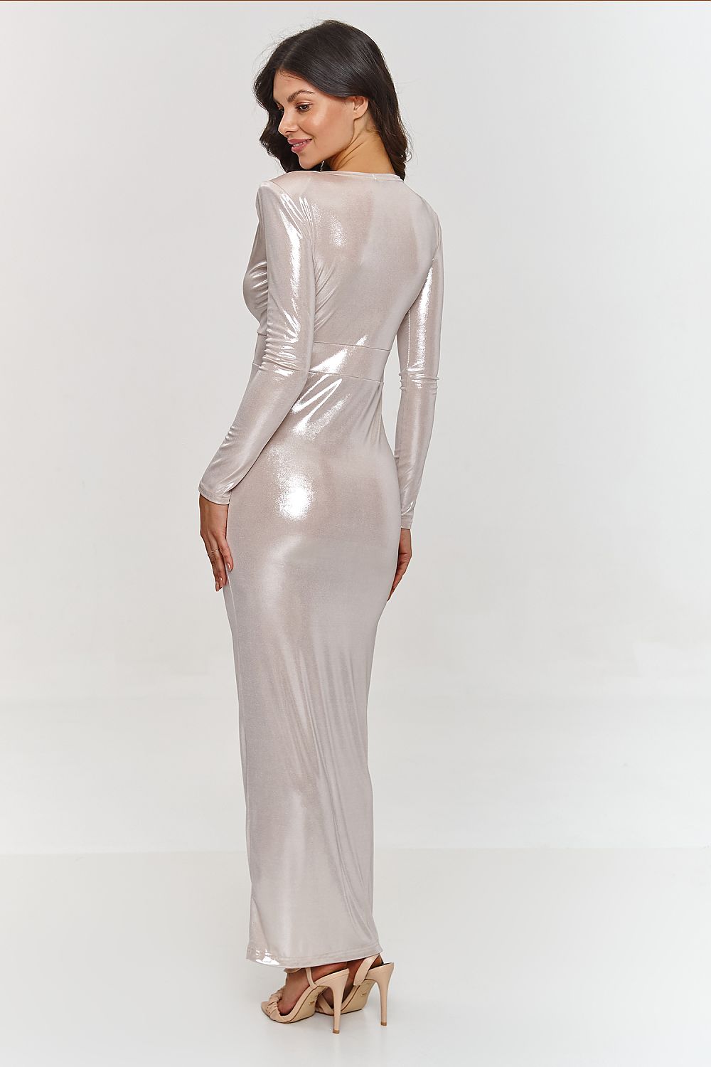 Oppdag vårt utvalg av stilfulle Beige Lang kjole Makadamia til dame i ulike størrelser og kvalitetsmaterialer – perfekte til jobb; fritid og alle dager. Rask levering og gode priser hos MS Stylehaven. se mer!