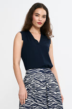 Bluse Nife til dame fra MS StyleHaven, laget av Viskose, farge Marineblå, størrelse 42, med sleeveless; 3-4 ermer, perfekt til casual; dress