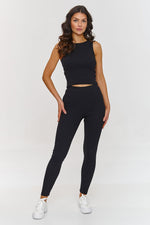 Oppdag vårt utvalg av stilfulle Blå Sett Makadamia til dame i ulike størrelser og kvalitetsmaterialer – perfekte til jobb, fritid og alle dager. Rask levering og gode priser hos MS Stylehaven. se mer!