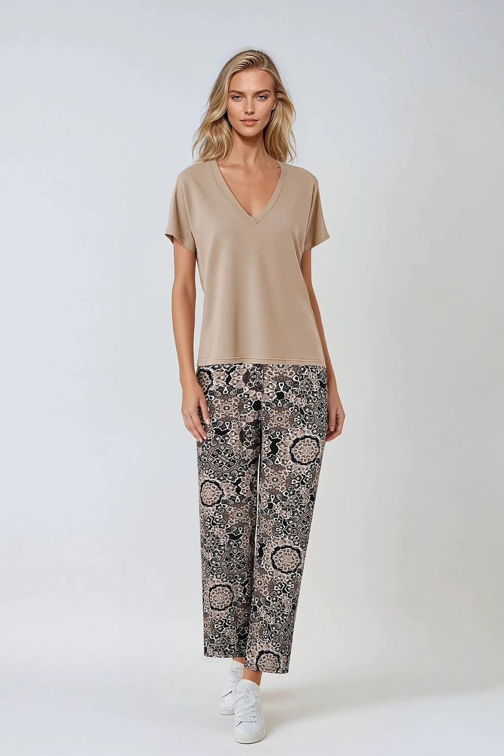 Pyjamas Momenti Per Me til dame fra MS StyleHaven, laget av Viskose, farge beige, størrelse M, med 45720 ermer, perfekt til casual; dress