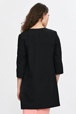 Oppdag vårt utvalg av stilfulle Svart Jakke Nife til dame i ulike størrelser og kvalitetsmaterialer – perfekte til jobb, fritid og alle dager. Rask levering og gode priser hos MS Stylehaven. se mer!