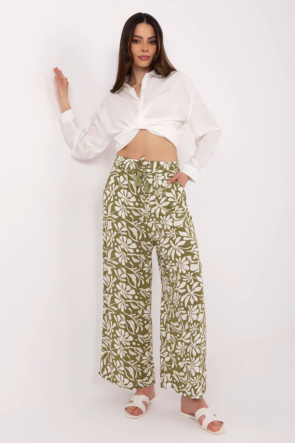 Lette og komfortable damebukser med trykt viskose til dame fra MS StyleHaven, laget av Viskose, farge Grønn, størrelse XS, med short ermer, bukselengde long, perfekt til casual; dress