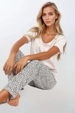 Pyjamas Momenti Per Me til dame fra MS StyleHaven, laget av Bomull, farge beige, størrelse M, med 45720 ermer, perfekt til casual; dress
