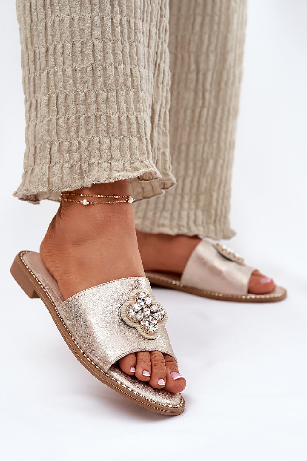 Flip-flops Step in Style til dame fra MS StyleHaven, laget av Bomull, med detaljer i faux-leather, farge Gul, størrelse 36, med short ermer, hælhøyde flat, skostørrelse 36; 37; 38; 39; 40; 41, perfekt til dress; casual