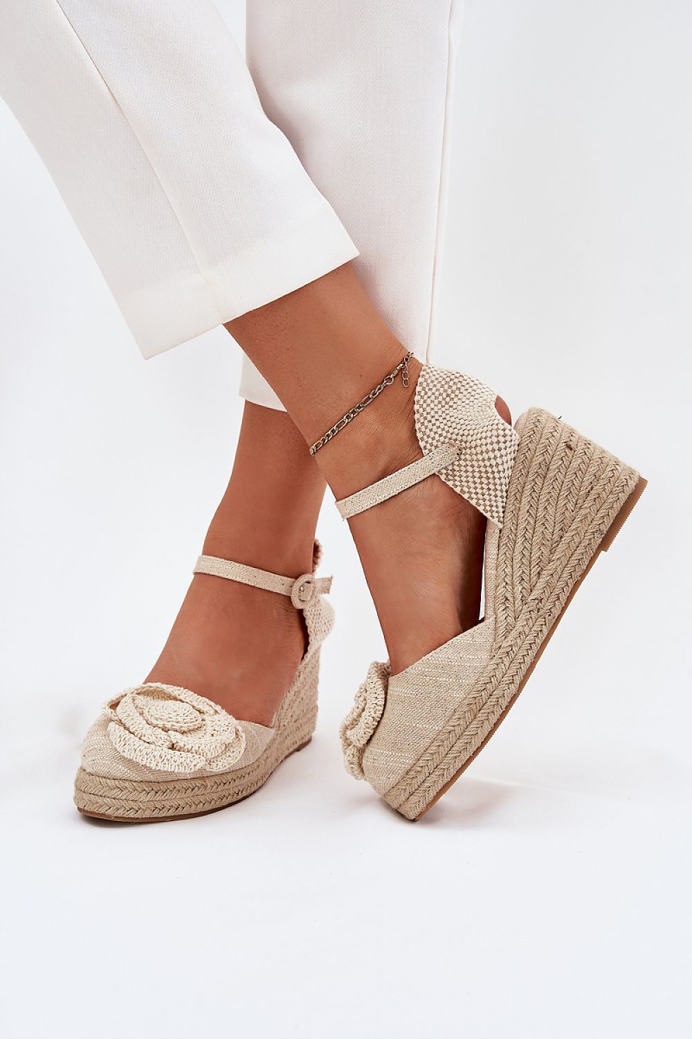 Buskin Step in Style til dame fra MS StyleHaven, laget av Bomull, med detaljer i canvas, farge beige, størrelse 36, med short ermer, hælhøyde low, skostørrelse 36; 37; 38; 39; 40; 41, perfekt til dress; casual
