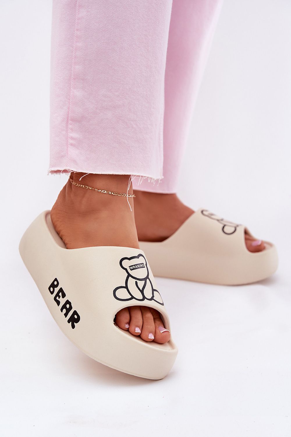 Oppdag vårt utvalg av stilfulle Beige Flip-flops Gå med stil til dame i ulike størrelser og kvalitetsmaterialer – perfekte til jobb, fritid og alle dager. Rask levering og gode priser hos MS Stylehaven. se mer!