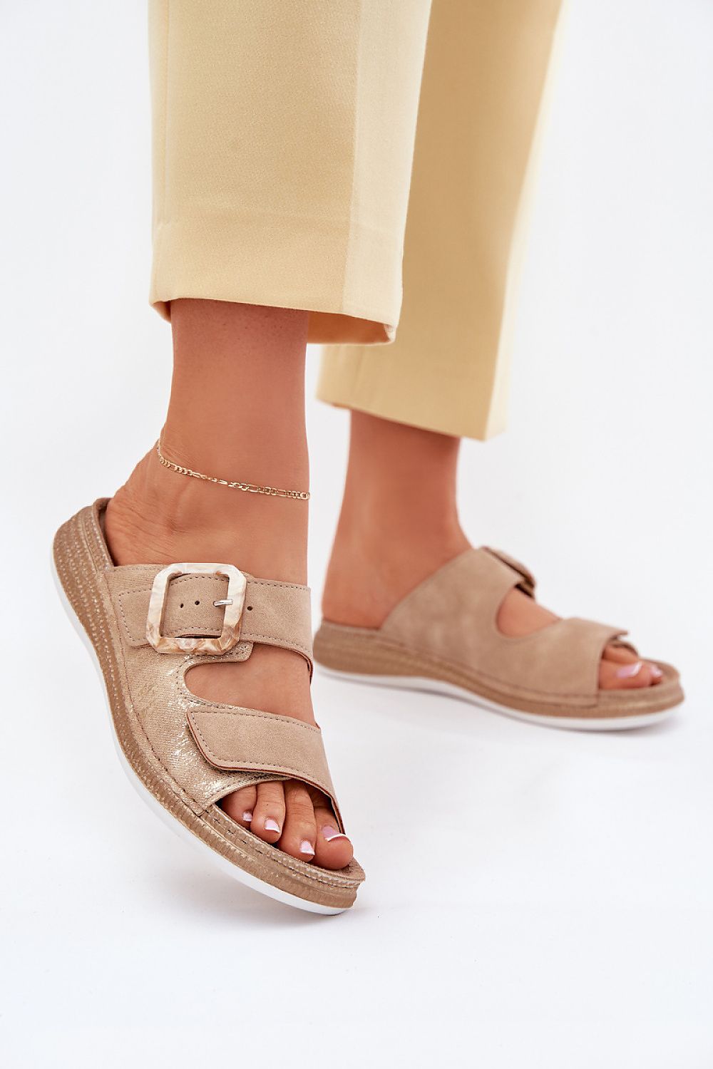 Flip-flops Step in Style til dame fra MS StyleHaven, laget av Bomull, med detaljer i synthetic, farge beige, størrelse 36, med short ermer, hælhøyde flat, skostørrelse 36; 37; 38; 39; 40; 41, perfekt til casual