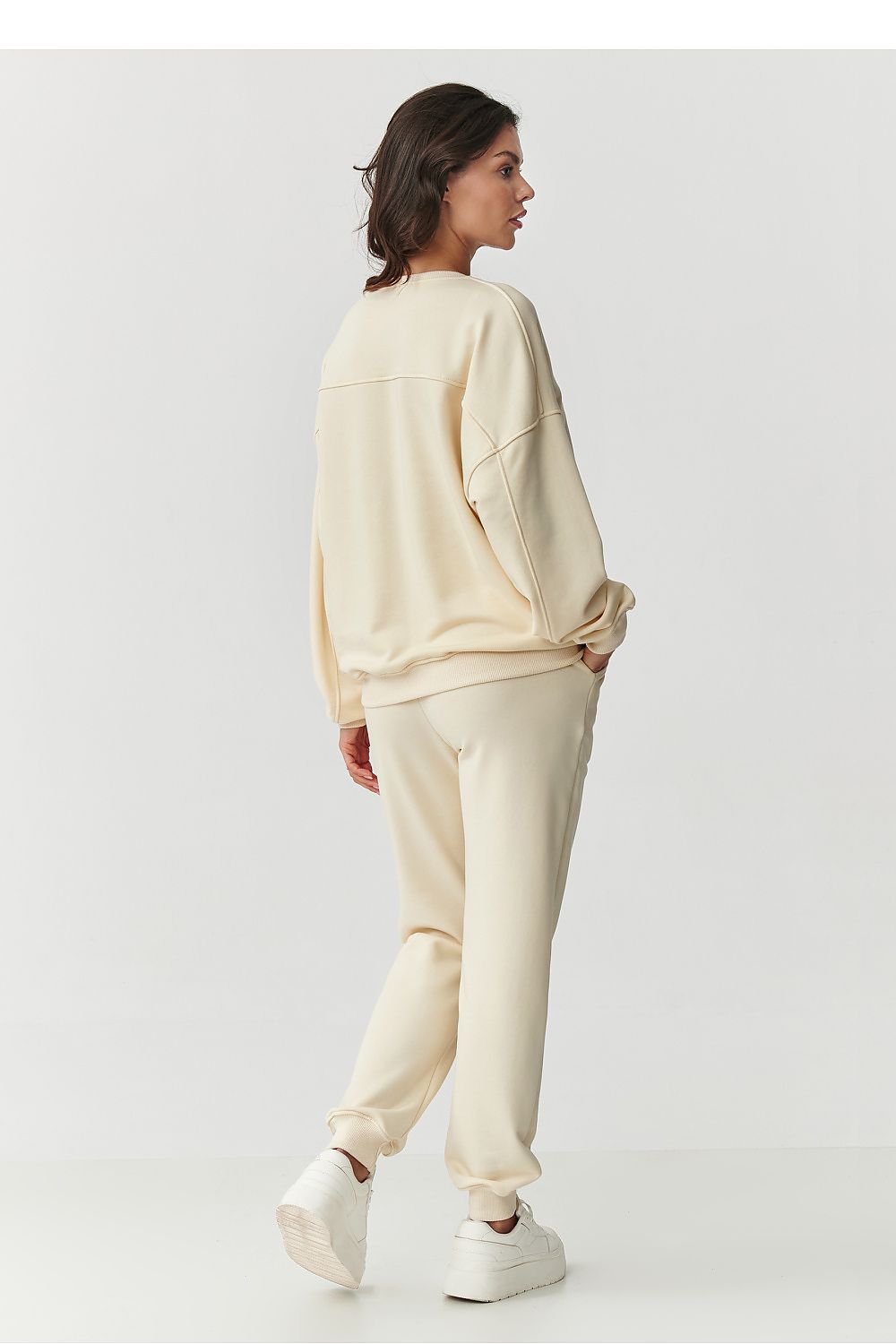 Oppdag vårt utvalg av stilfulle Beige Sett Makadamia til dame i ulike størrelser og kvalitetsmaterialer – perfekte til jobb; fritid og alle dager. Rask levering og gode priser hos MS Stylehaven. se mer!