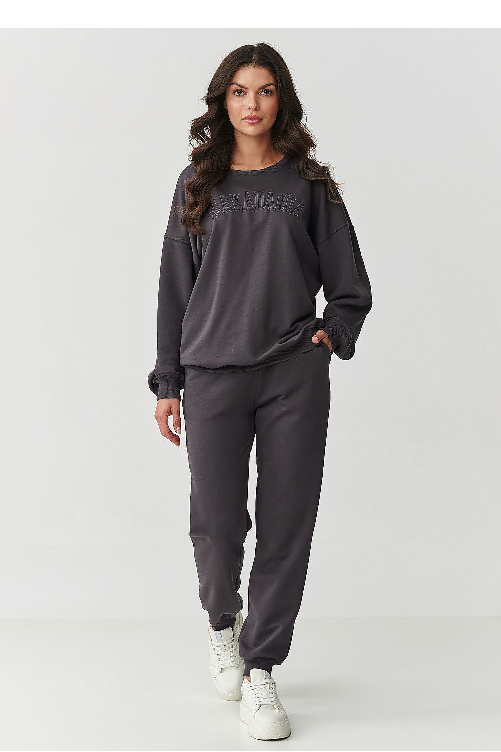 Oppdag vårt utvalg av stilfulle Brun Sett Makadamia til dame i ulike størrelser og kvalitetsmaterialer – perfekte til jobb; fritid og alle dager. Rask levering og gode priser hos MS Stylehaven. se mer!