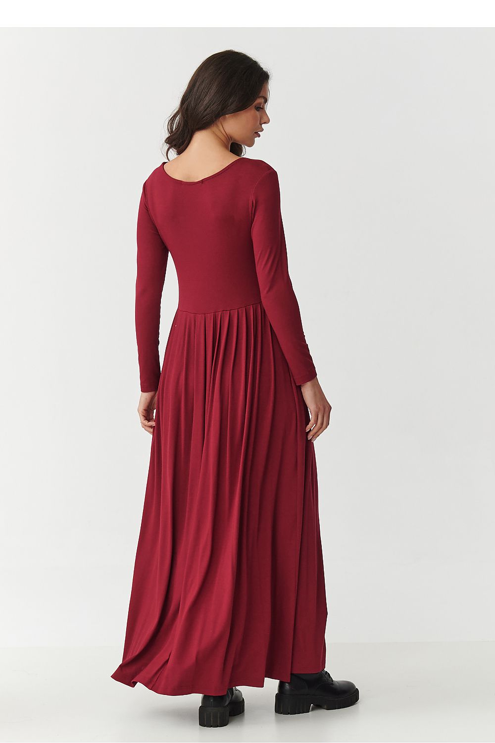 Oppdag vårt utvalg av stilfulle Rød Dagkjole Makadamia til dame i ulike størrelser og kvalitetsmaterialer – perfekte til jobb, fritid og alle dager. Rask levering og gode priser hos MS Stylehaven. se mer!