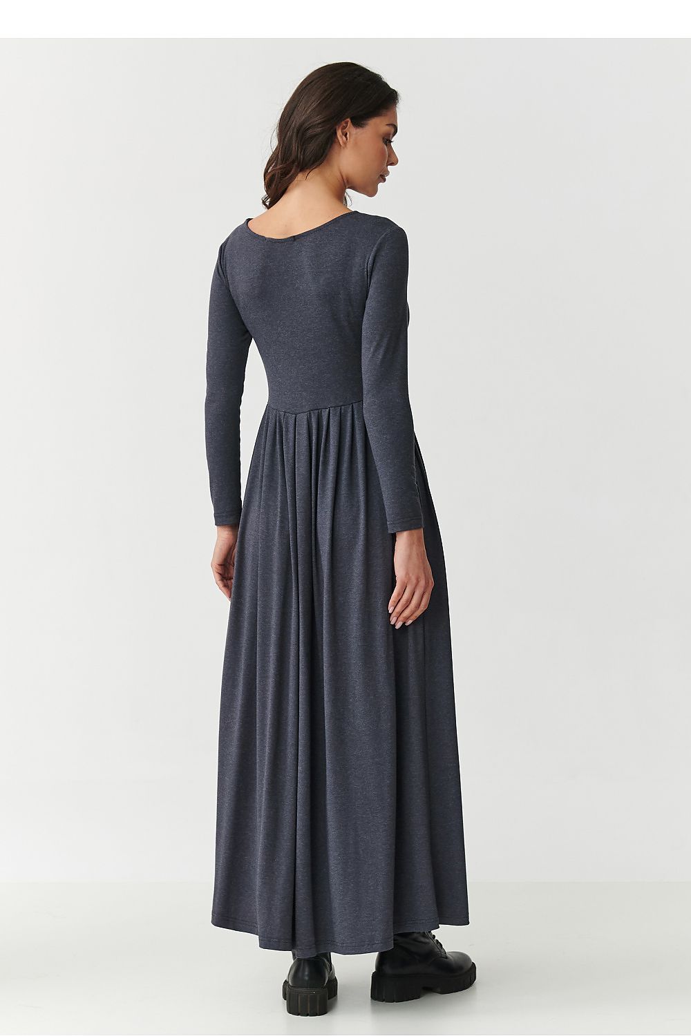 Oppdag vårt utvalg av stilfulle Rød Dagkjole Makadamia til dame i ulike størrelser og kvalitetsmaterialer – perfekte til jobb, fritid og alle dager. Rask levering og gode priser hos MS Stylehaven. se mer!