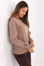 Oppdag vårt utvalg av stilfulle Svart Genser - Relevans til dame i ulike størrelser og kvalitetsmaterialer – perfekte til jobb; fritid og alle dager. Rask levering og gode priser hos MS Stylehaven. se mer!