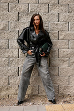 Oppdag vårt utvalg av stilfulle Svart Jakke Roco Fashion til dame i ulike størrelser og kvalitetsmaterialer – perfekte til jobb, fritid og alle dager. Rask levering og gode priser hos MS Stylehaven. se mer!